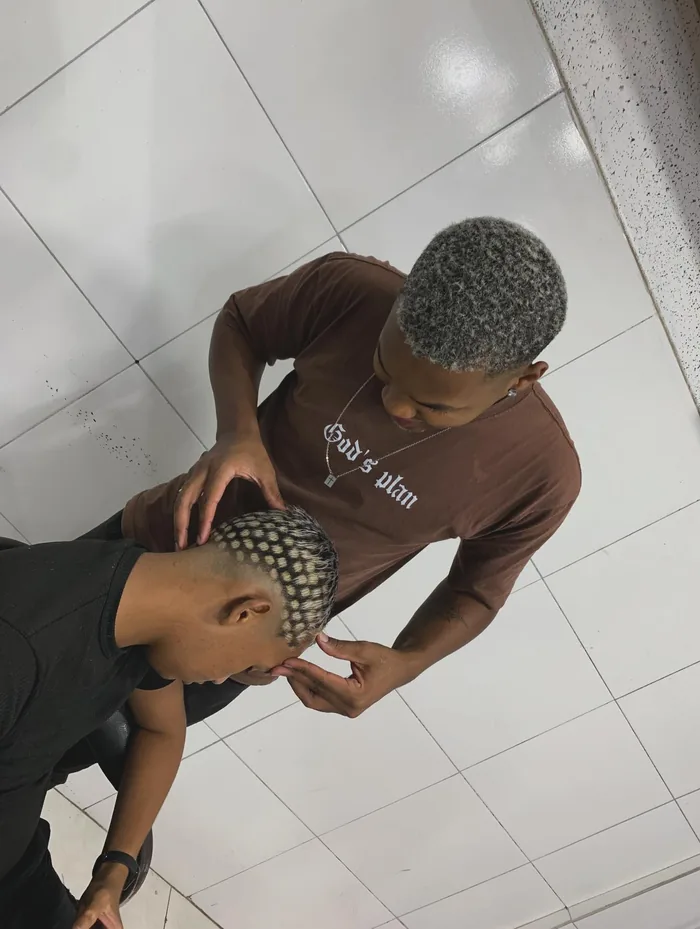 Detalhe de acabamento e barba